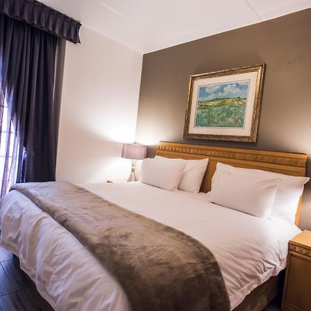 Airport Inn And Suites Іденвейл Екстер'єр фото