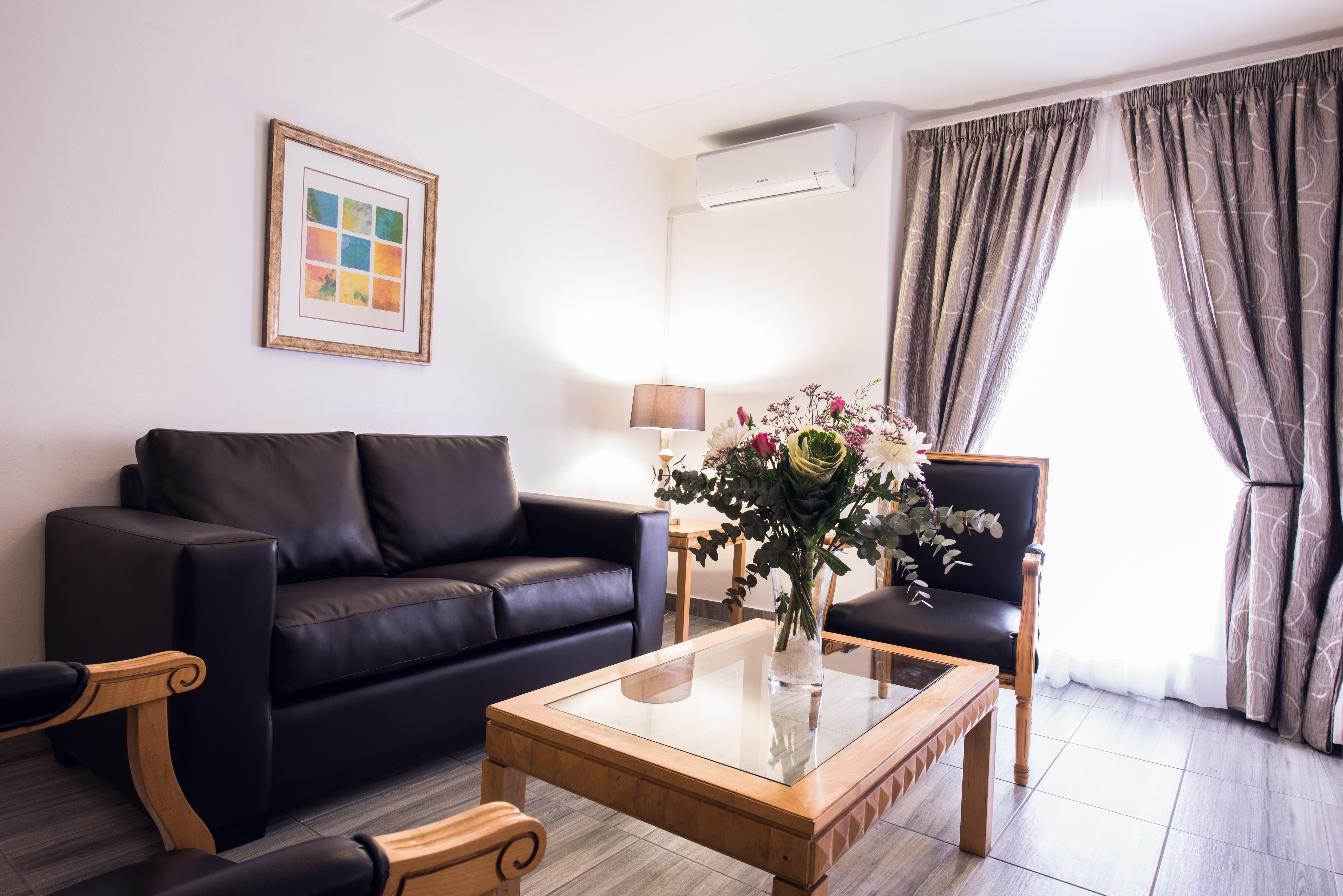 Airport Inn And Suites Іденвейл Екстер'єр фото