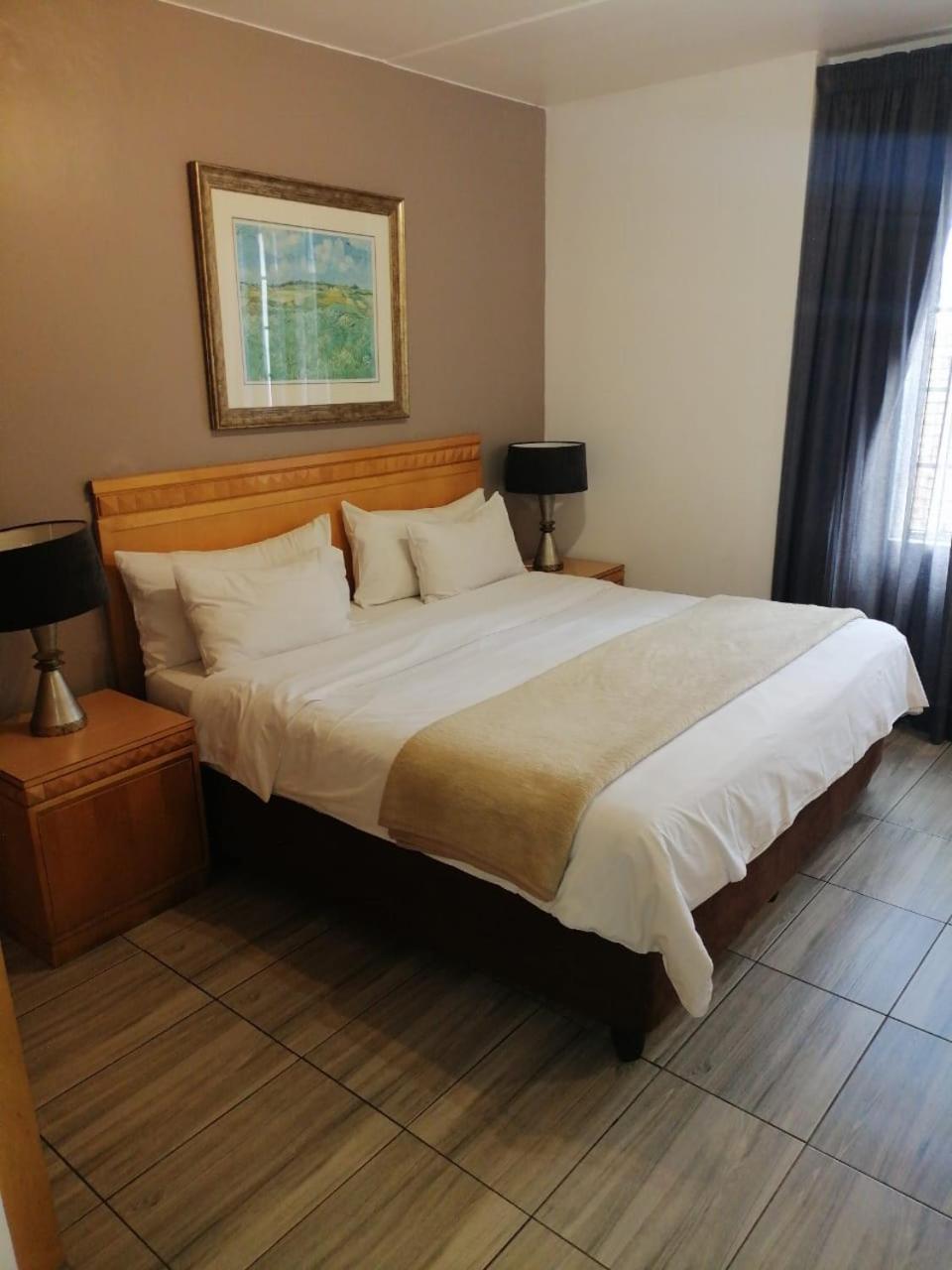 Airport Inn And Suites Іденвейл Екстер'єр фото
