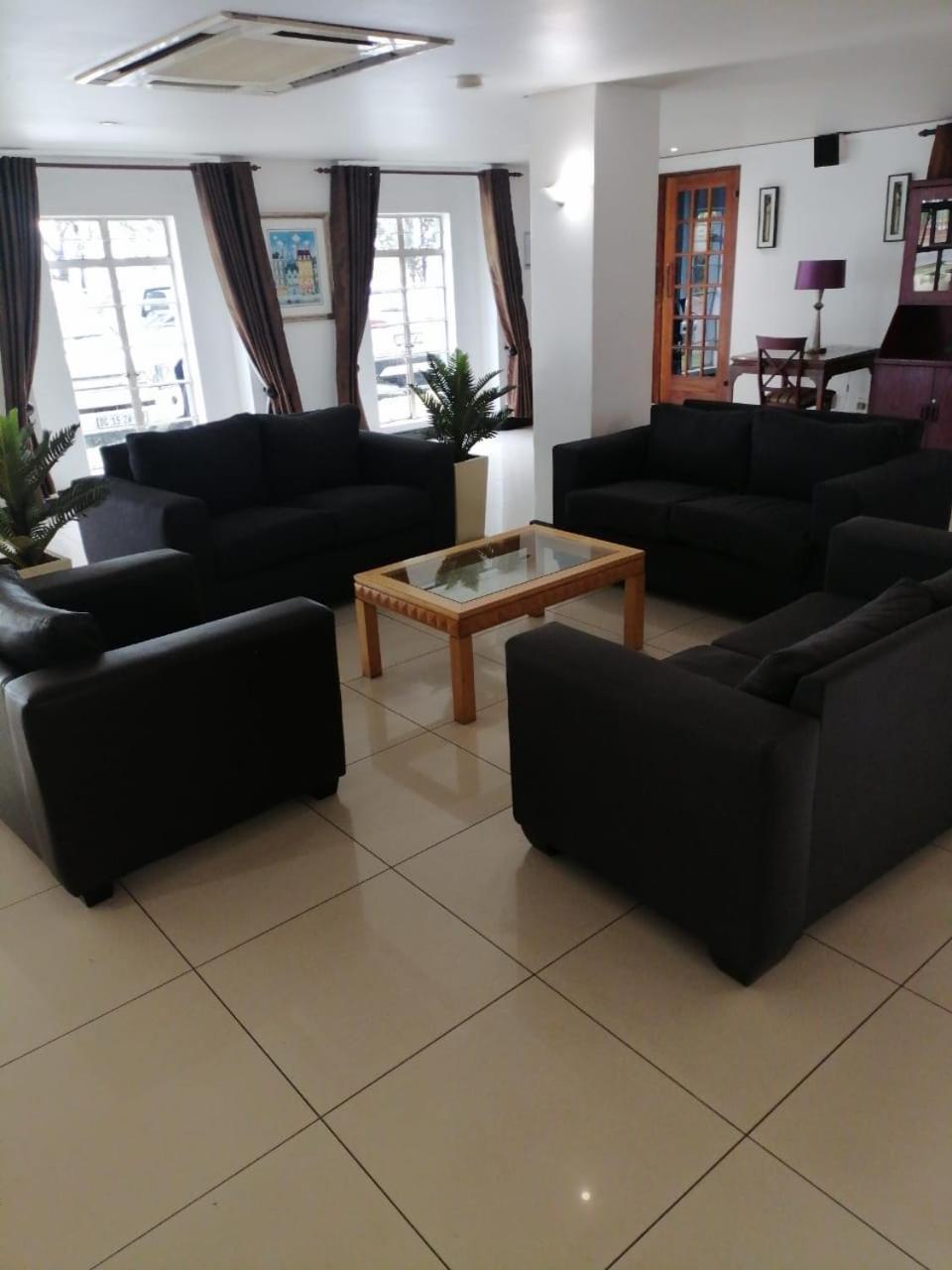 Airport Inn And Suites Іденвейл Екстер'єр фото