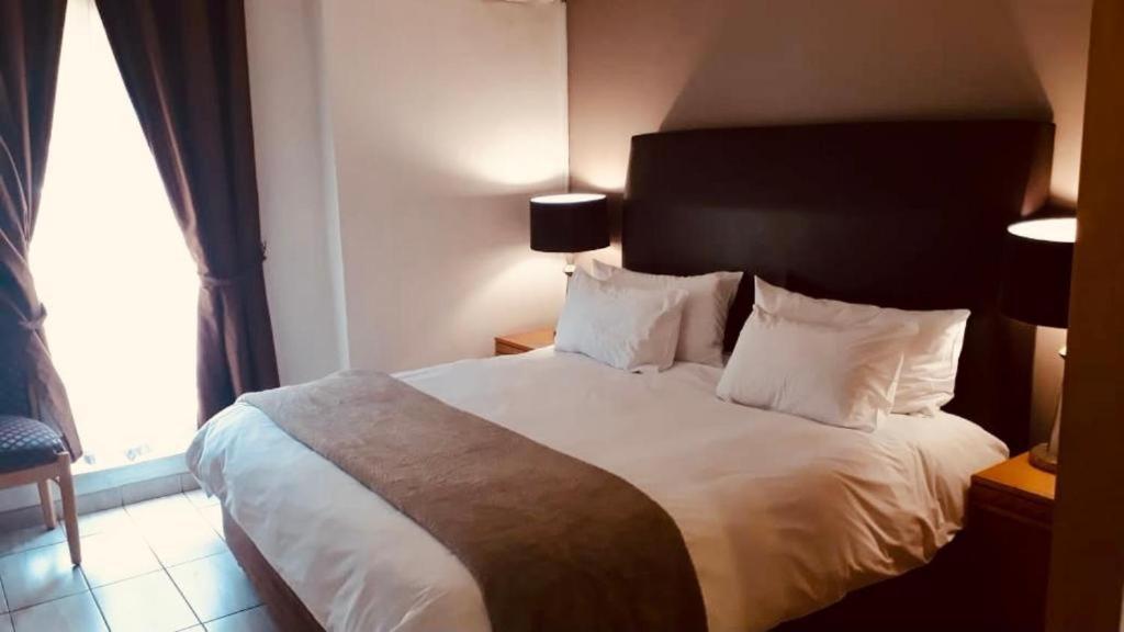 Airport Inn And Suites Іденвейл Екстер'єр фото