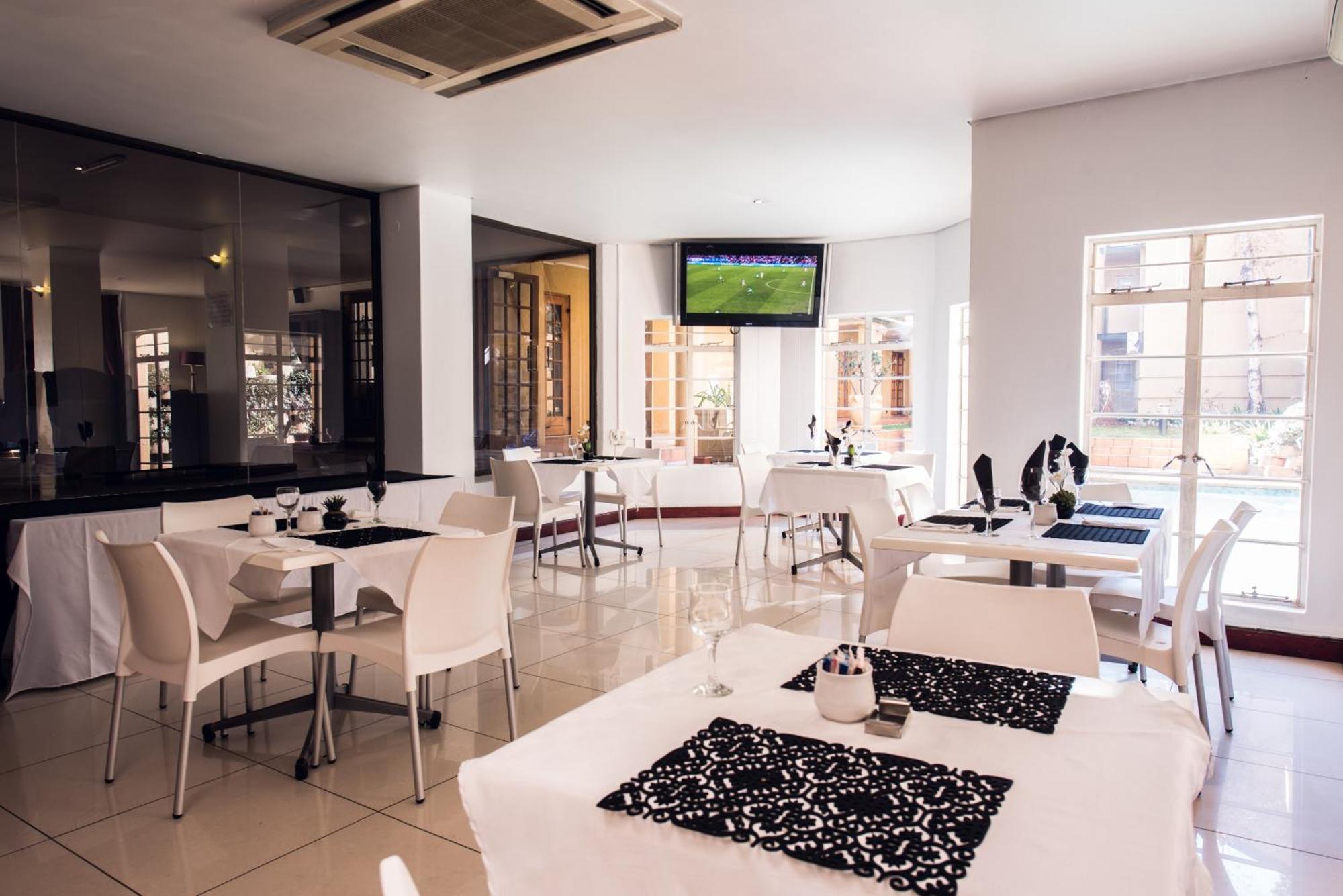 Airport Inn And Suites Іденвейл Екстер'єр фото