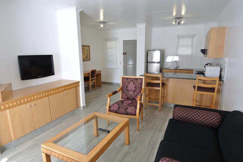 Airport Inn And Suites Іденвейл Екстер'єр фото
