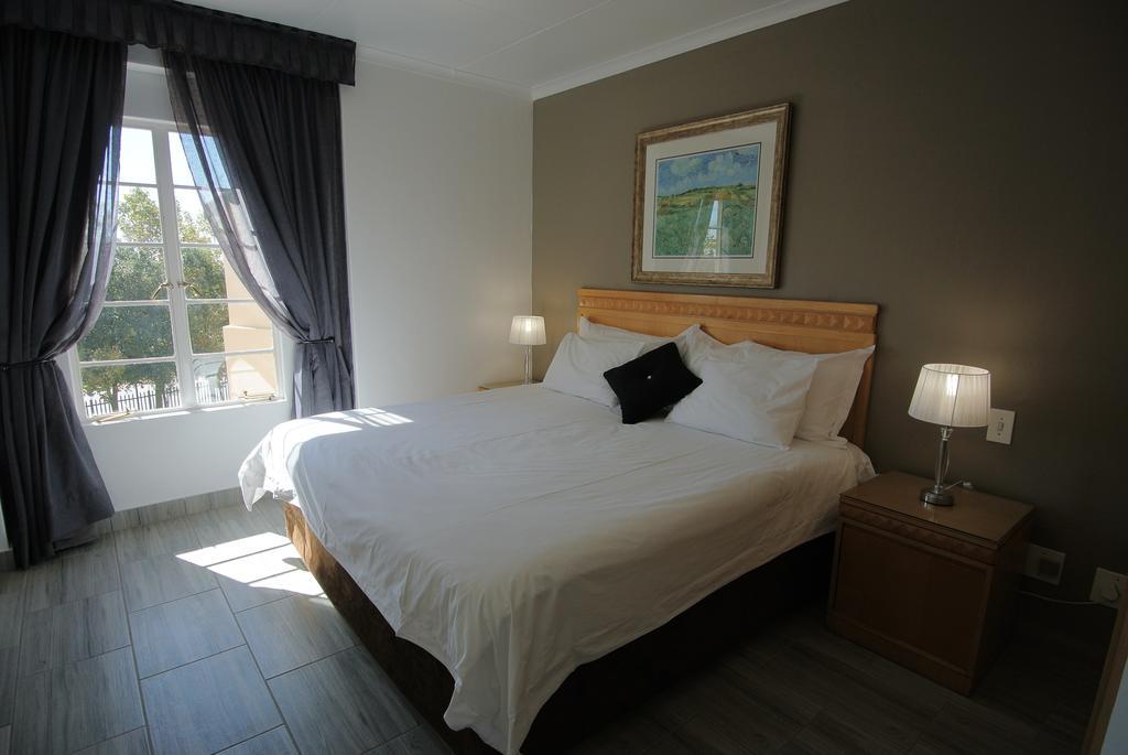 Airport Inn And Suites Іденвейл Екстер'єр фото